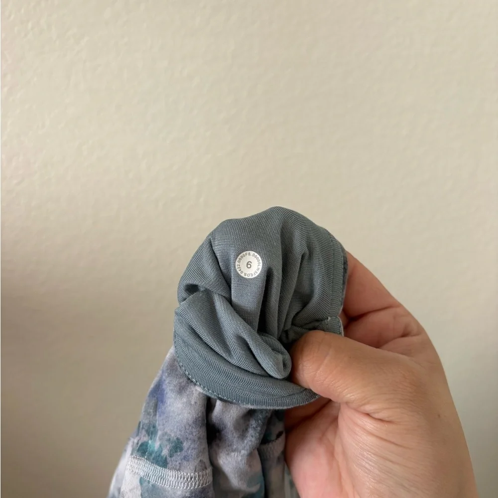 Lululemon Athletica Blue and Gray Printed Leggings